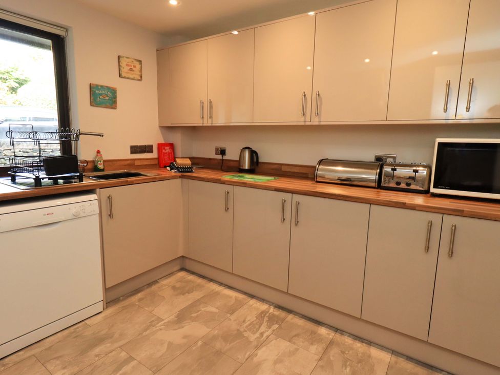 A kitchen with appliances and cabinets at Gillybeck Ambleside