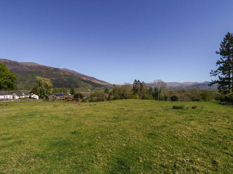 Landscape view with mountains and farmhouses at Cygnet Cottage Thornthwaite