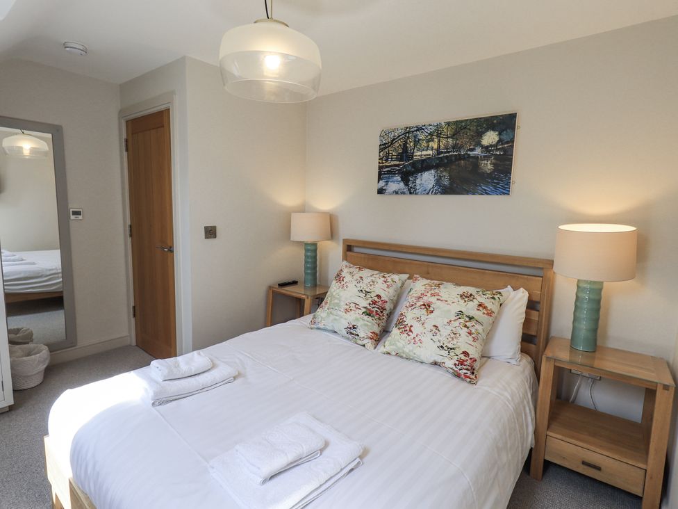 A bedroom with a double bed and bedside tables at No 7 Ambleside