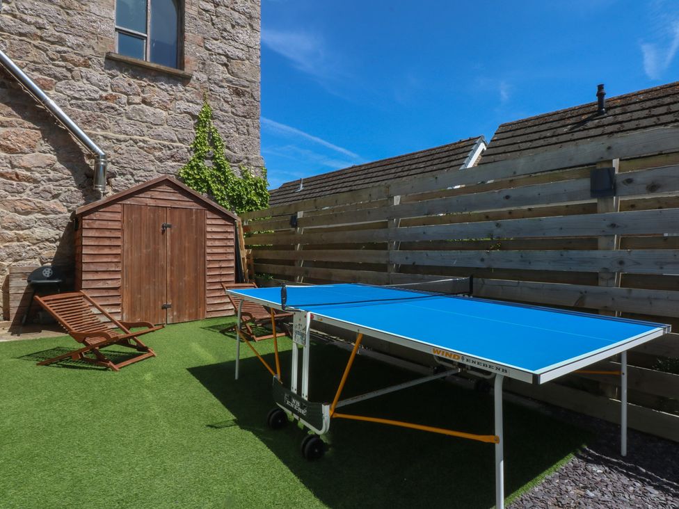 A garden with a table tennis table and shed at Sea View in Llandudno