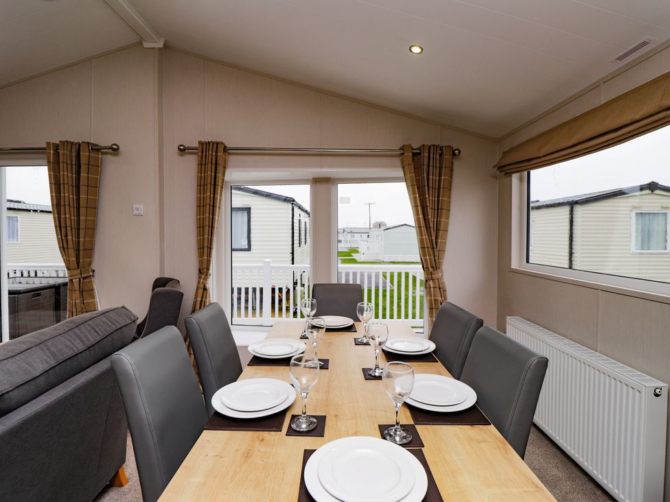 2 bedroom Lodge at Pevensey Bay - Kent & Sussex - 1043960 - thumbnail photo 4