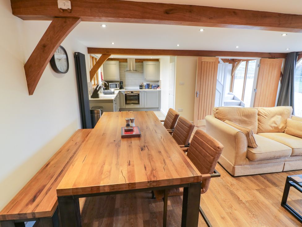 A dining room with a table and chairs at The Coach House in Chacombe