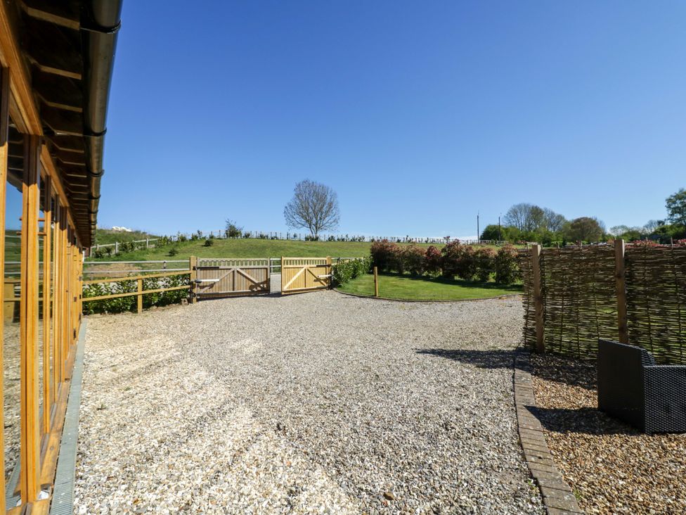 An outdoor area with a gravel path and a gate at The Coach House in Chacombe