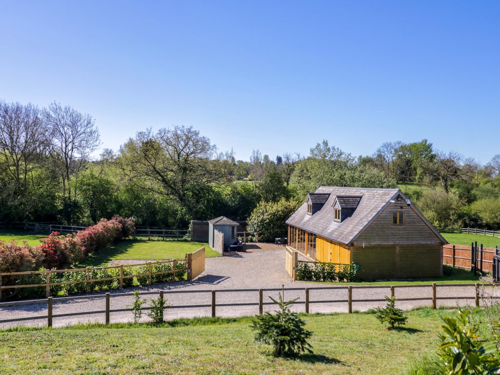 An outdoor area with a wooden house and garden at The Coach House in Chacombe