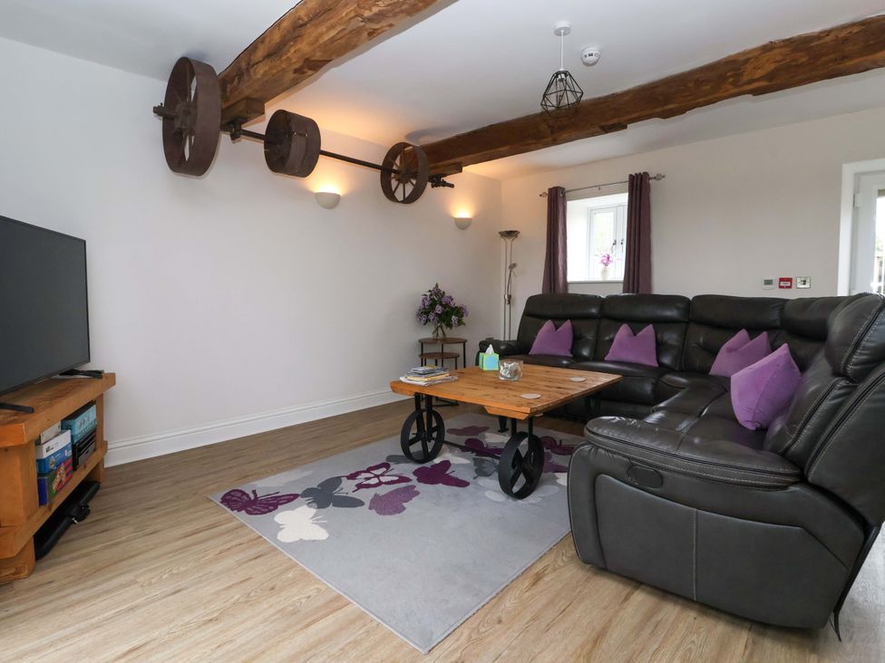 A living room with a sofa and coffee table at Miller's Wheel in Spofforth