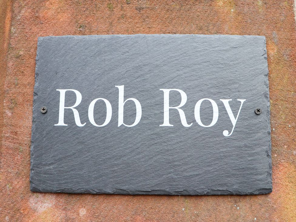 A slate sign with the name Rob Roy at Rob Roy Apartment in Buchlyvie