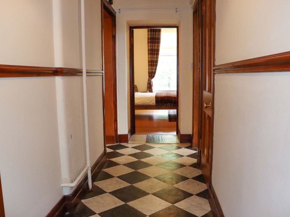 A hallway leading to a bedroom at Rob Roy Apartment in Buchlyvie