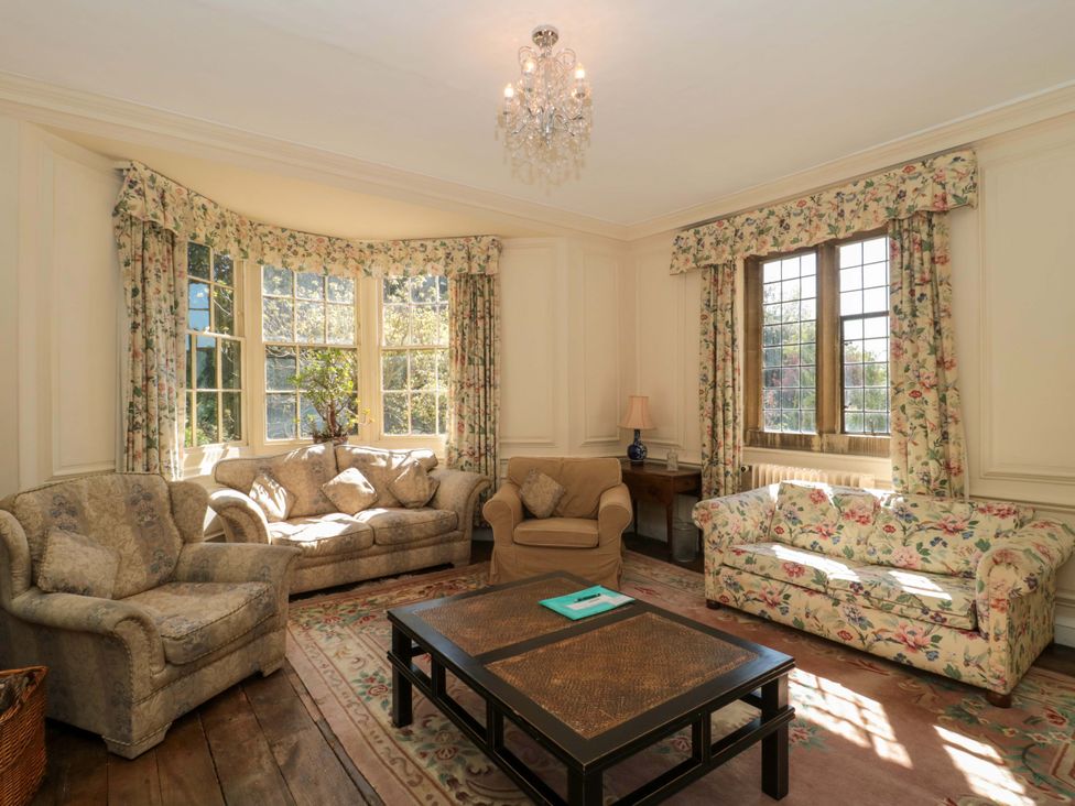 A living room with sofas and a coffee table at The West Wing in 