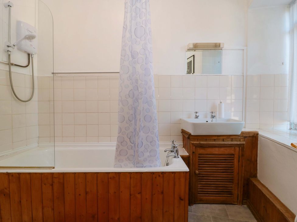 A bathroom with a bathtub and sink at The West Wing 