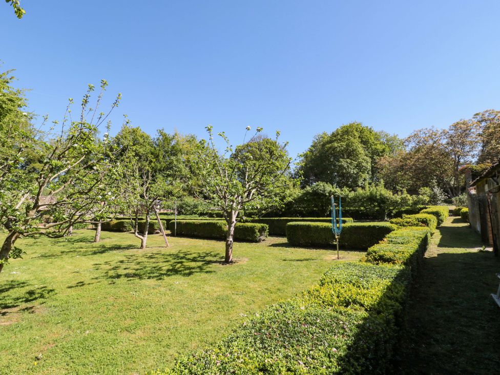 A garden with trees and hedges at The West Wing 