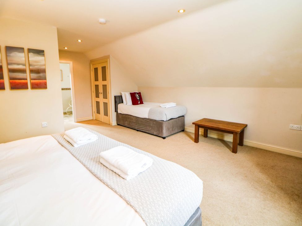 A bedroom with beds and a table at Hassop in Matlock