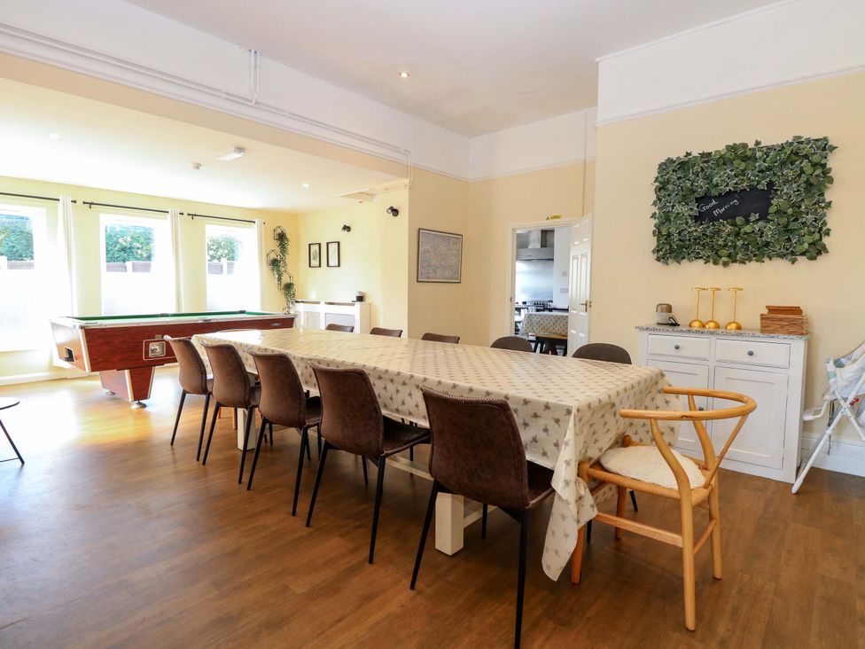 A dining room with a table and chairs at Sunnymeade in Buxton, Norfolk