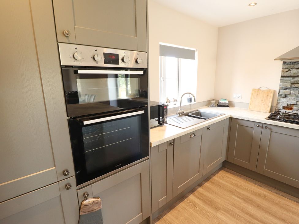 A kitchen with ovens and sink at Acacia Barn in Wrangle near Friskney