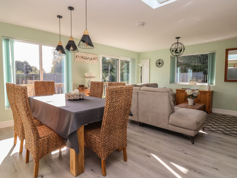 A dining room with a table and chairs at Bluebell Wood in Brandesburton