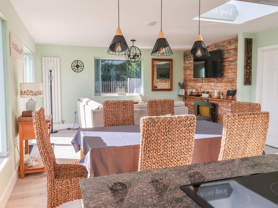 A dining room with a table and chairs at Bluebell Wood in Brandesburton
