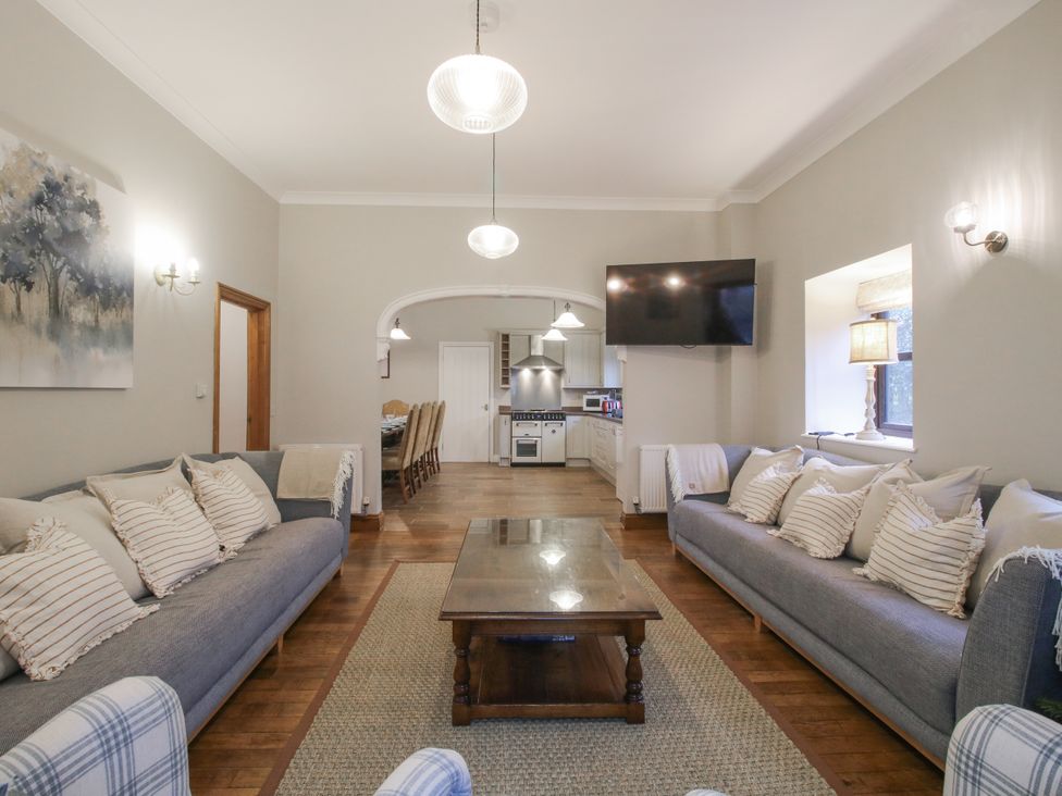 A living room with sofas and a coffee table at The Park in Ludlow