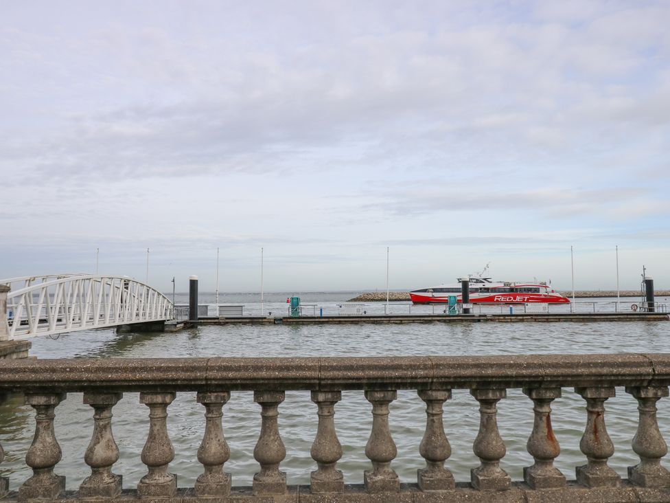 High Tide - Isle of Wight & Hampshire - 1050183 - thumbnail photo 35