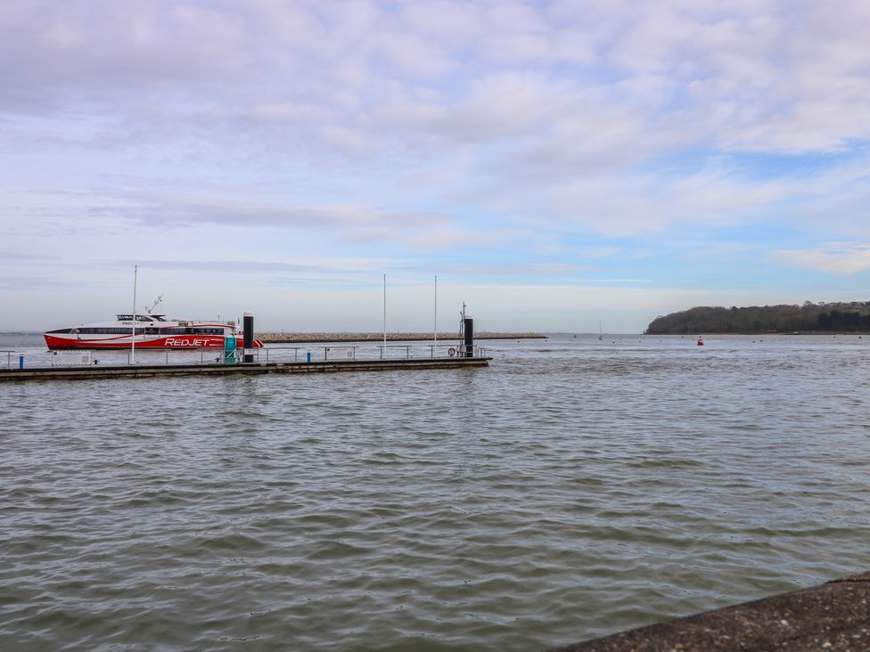 High Tide - Isle of Wight & Hampshire - 1050183 - thumbnail photo 26