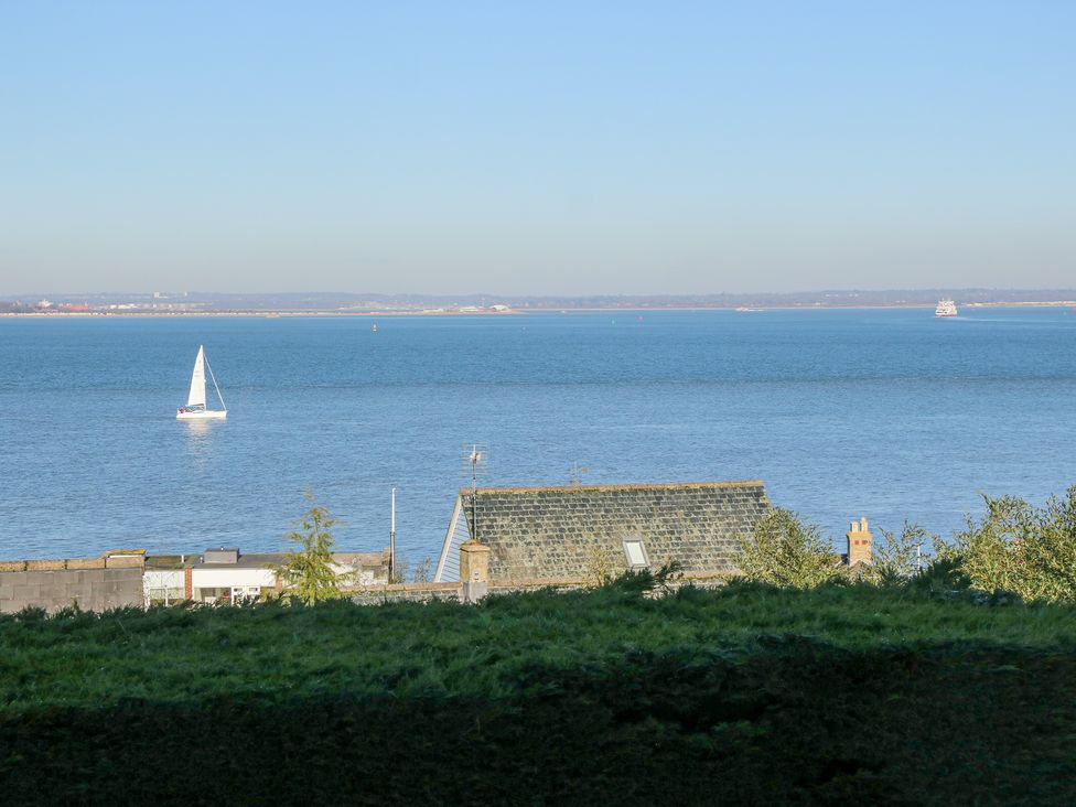 High Tide - Isle of Wight & Hampshire - 1050183 - thumbnail photo 26