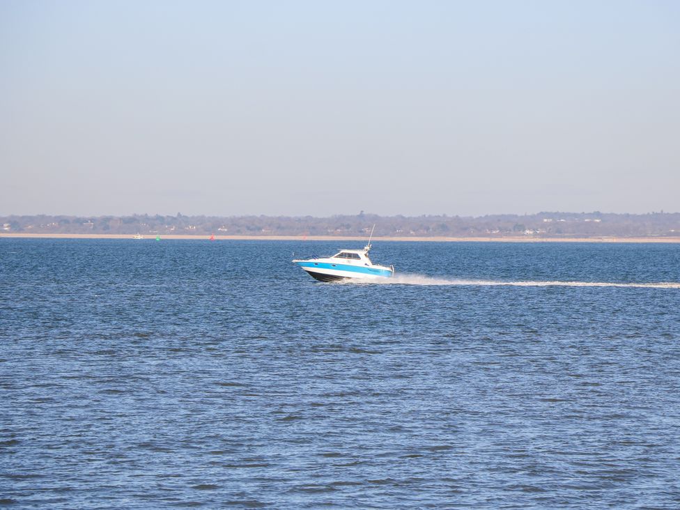 High Tide - Isle of Wight & Hampshire - 1050183 - thumbnail photo 30