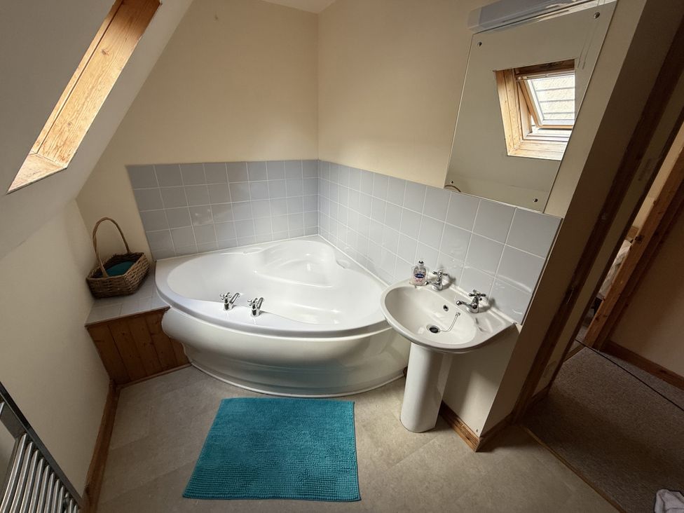 A bathroom with a bathtub and sink at Hembry Meadows near Honicombe Park