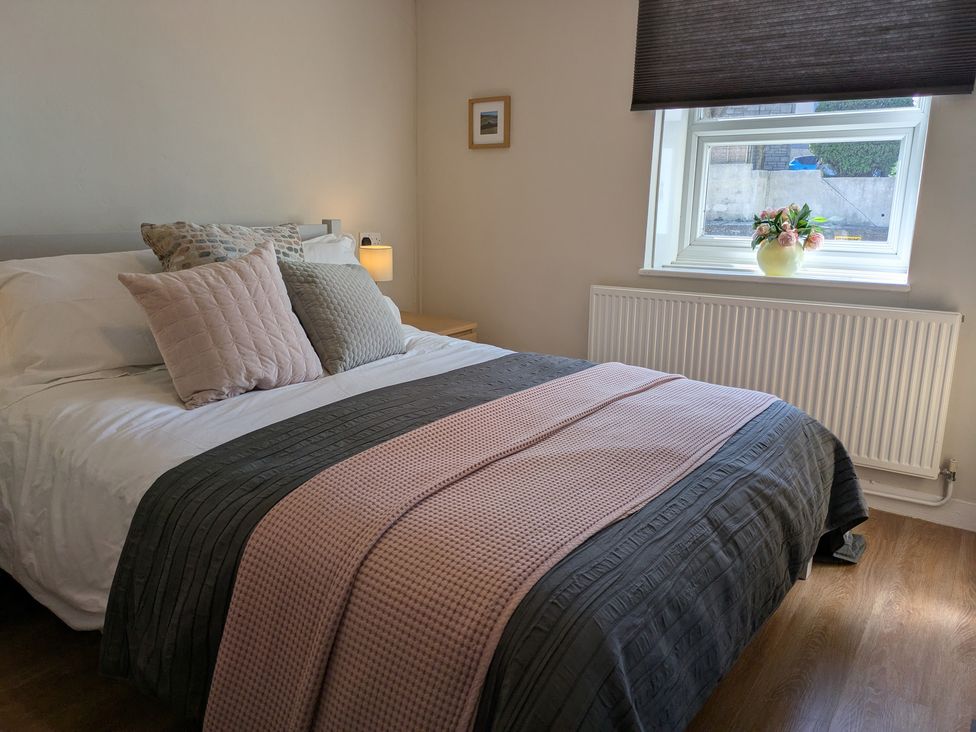 A bedroom with a bed and window at Melita in Curry Rivel