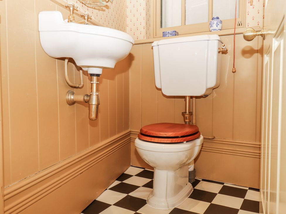 A bathroom with a sink and toilet at Lion House in Moretonhampstead