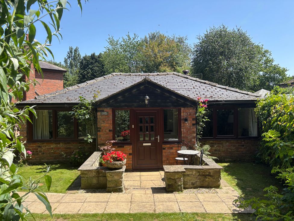 A house with a garden at Claire Cottage Gateforth near Hambleton North Yorkshire