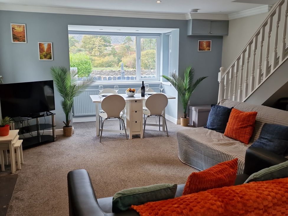 A living room with a dining area and sofa at Bryn in Bethesda