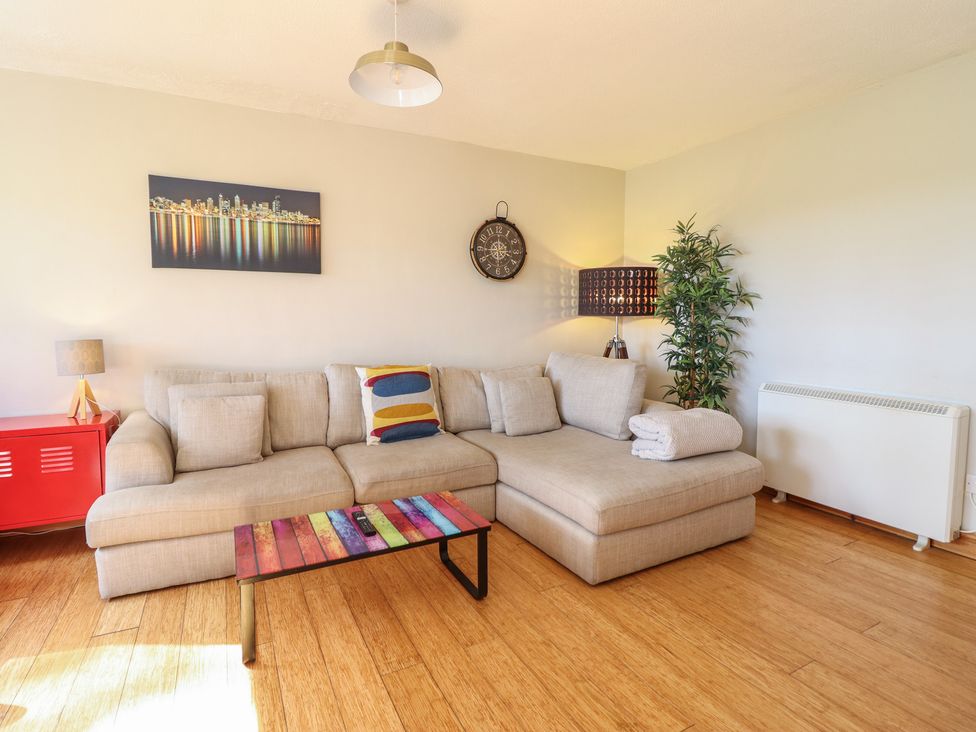 A living room with a sofa and coffee table at Redwood in Harlech