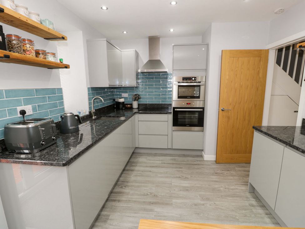 A kitchen with appliances and cabinetry at Y Bwthyn Llanbedr