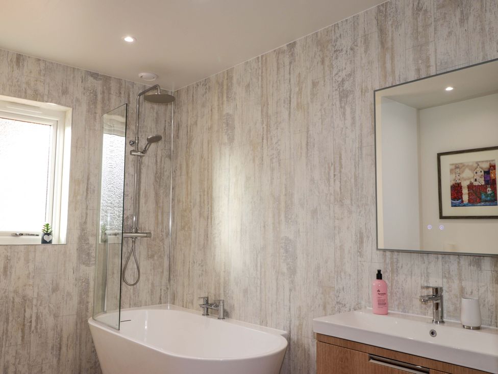 A bathroom featuring a bathtub and shower at 3 Croftside in Aviemore