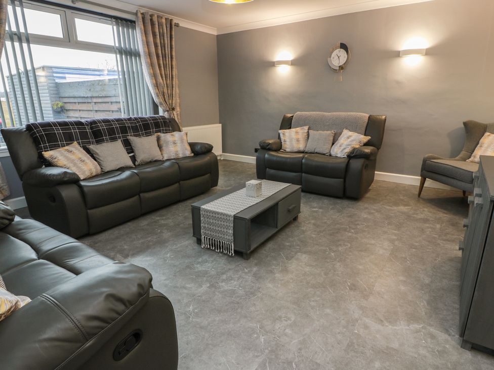 A living room with sofas and a coffee table at Shotts Cottage in Stirling