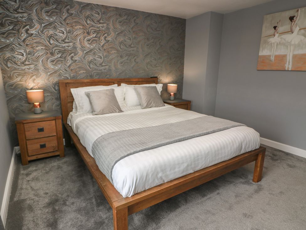 A bedroom with a bed and bedside tables at Shotts Cottage in Stirling