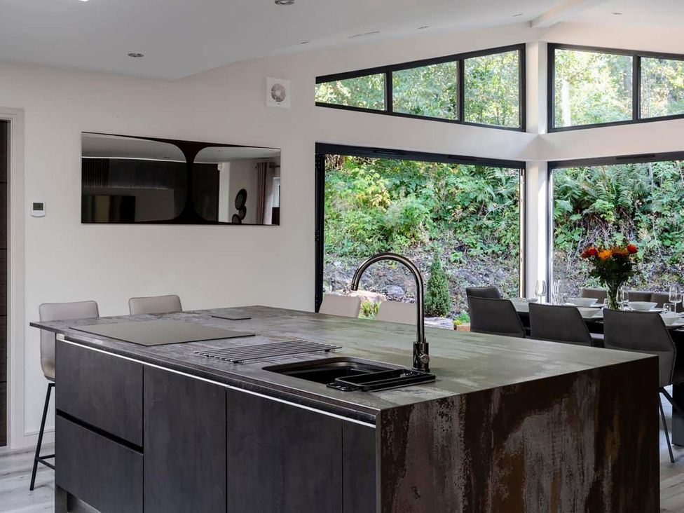 A kitchen with an island and dining area at Heilan Roo Killiecrankie near Pitlochry and Blair Atholl