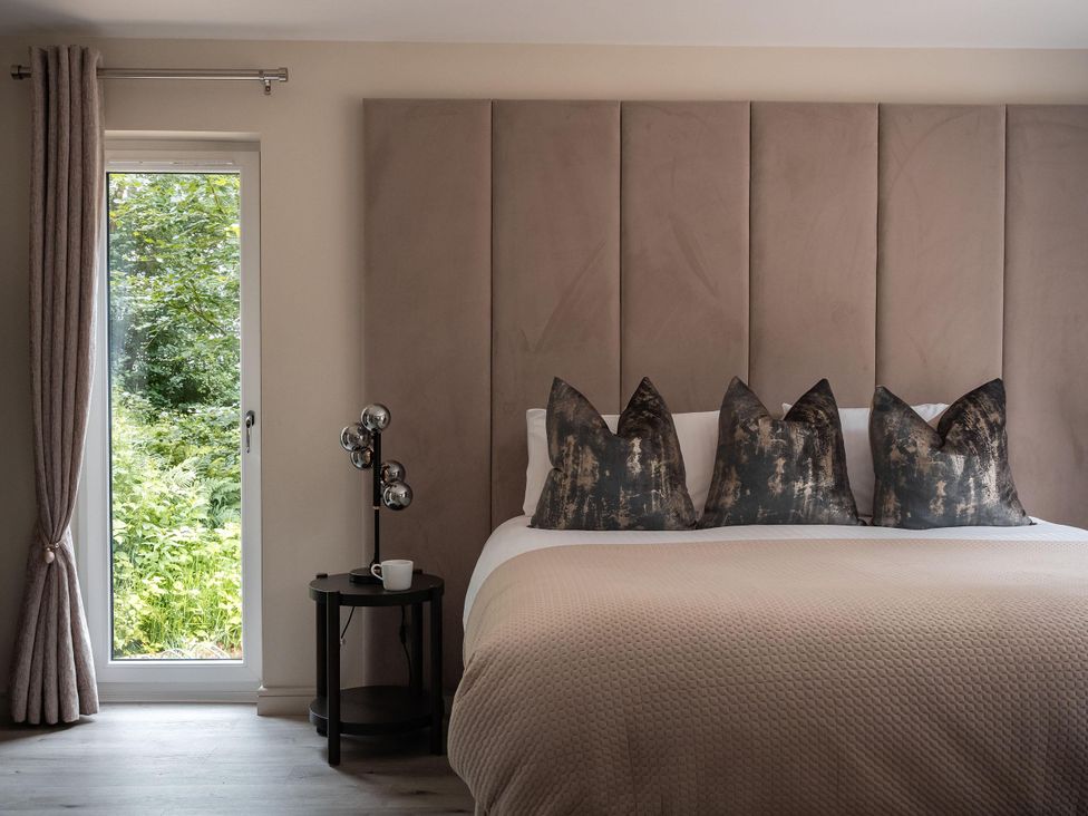 A bedroom with a bed and window at Heilan Roo Killiecrankie near Pitlochry and Blair Atholl