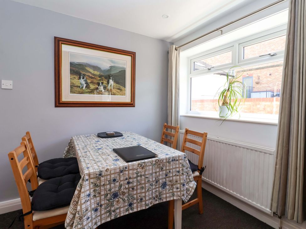 A dining room with a table and chairs at 3 Springhaven in Hampsthwaite