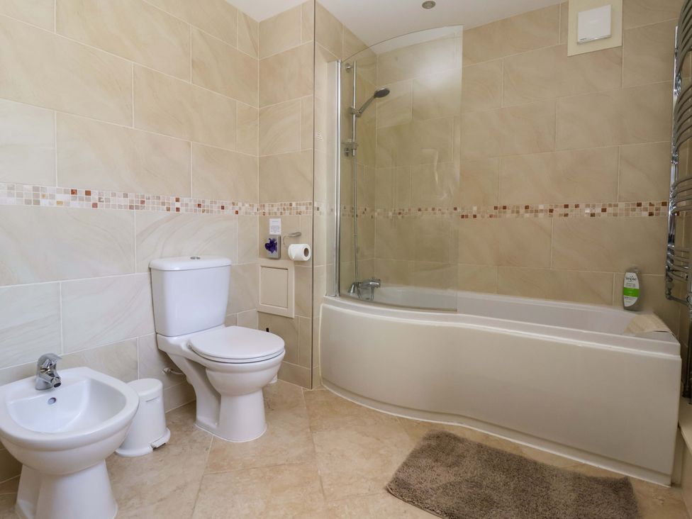 A bathroom featuring a toilet, bidet, and bathtub at 3 Springhaven Hampsthwaite