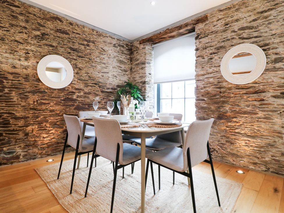 A dining room with a table and chairs at 9 The Pottery Dartmouth