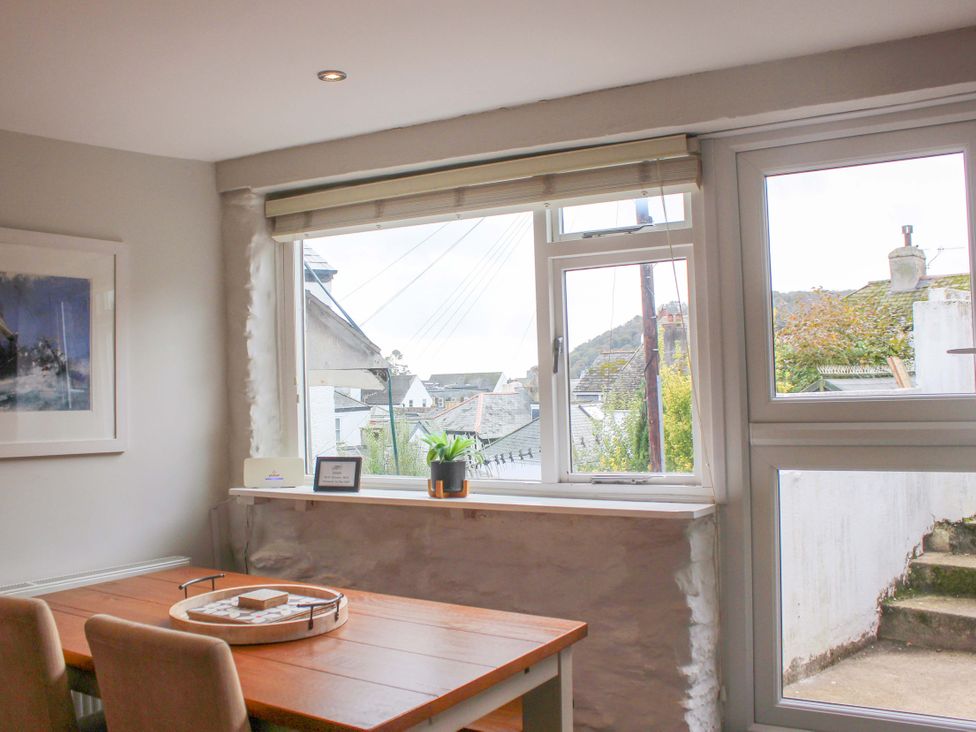 A dining room with a window and a table at Simples in Dartmouth