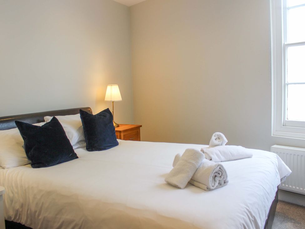 A bedroom with a bed and lamp at Simples in Dartmouth