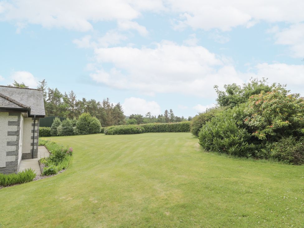 A garden with grass and trees at Torview House Lyne Station near Peebles