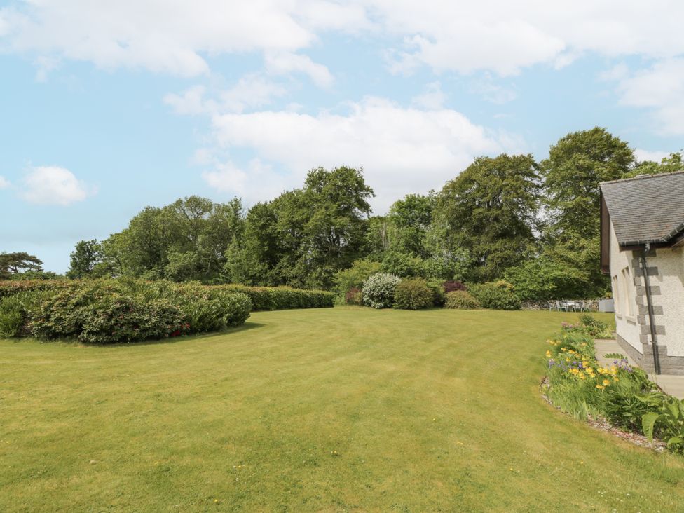 A garden with grass and trees at Torview House Lyne Station near Peebles