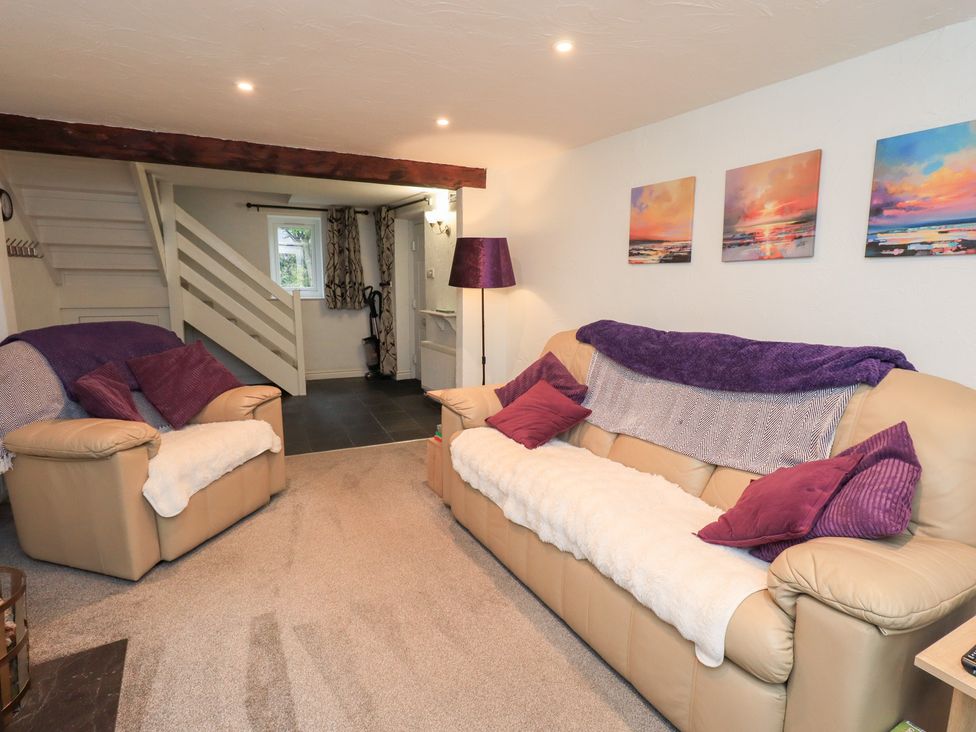 A living room with sofas and a lamp at Kiln How Threlkeld