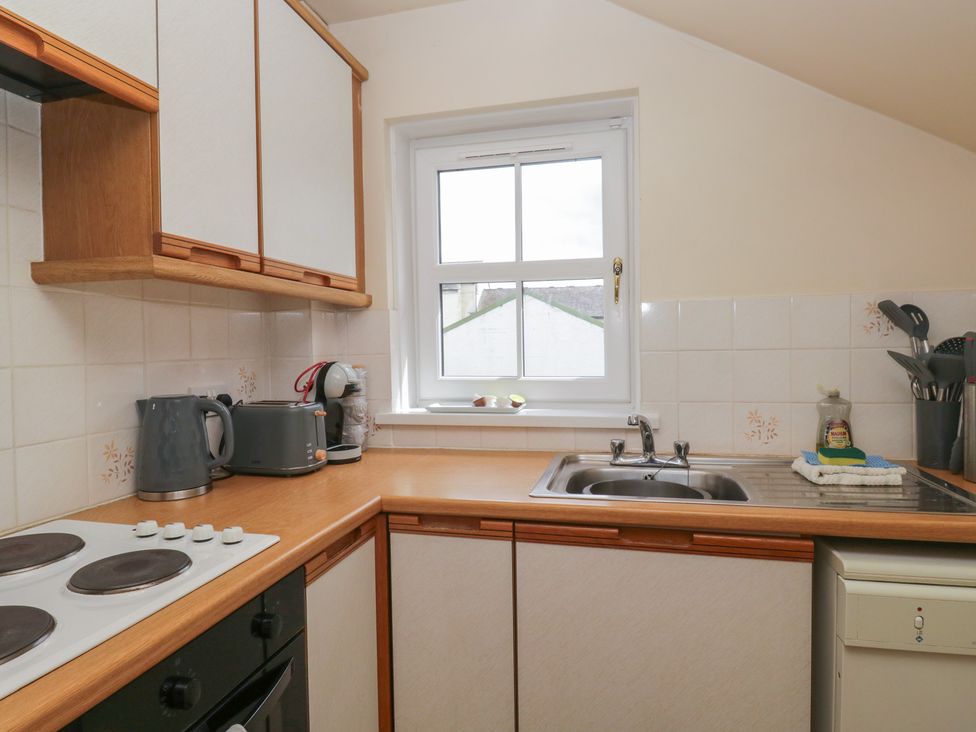A kitchen with a sink and stove at Walkers Retreat in Keswick