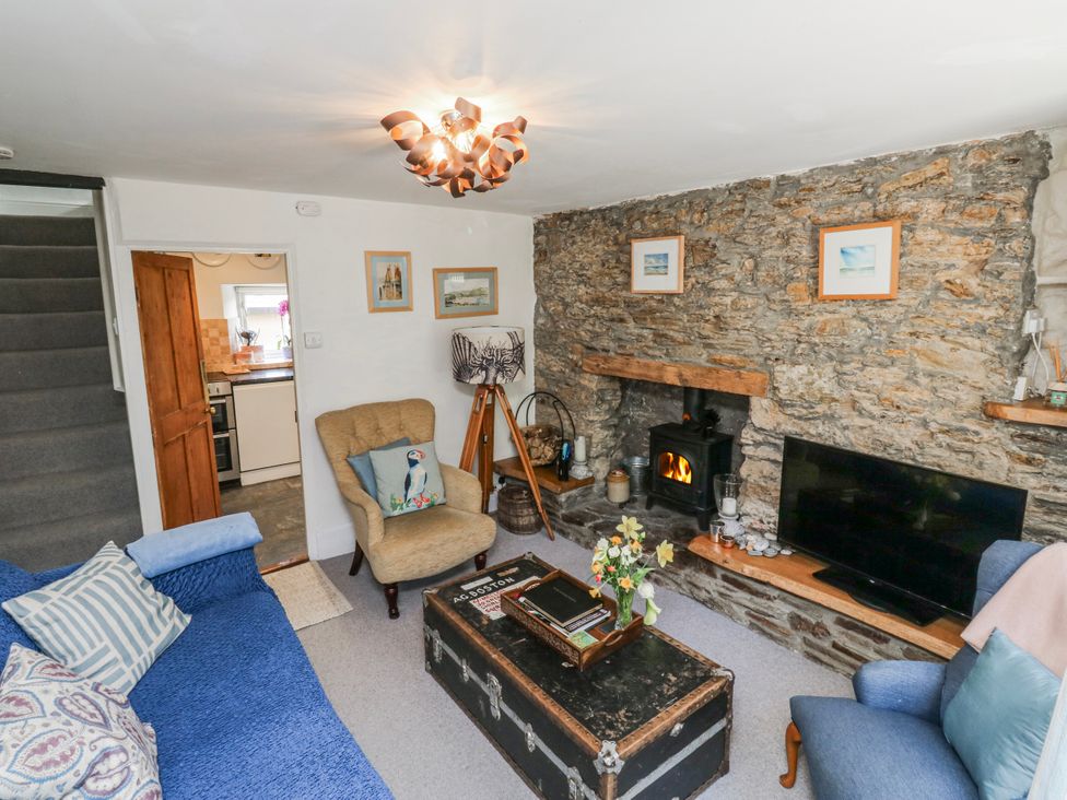 A living room with a fireplace and sofa at 3 Rock Cottages Kingston
