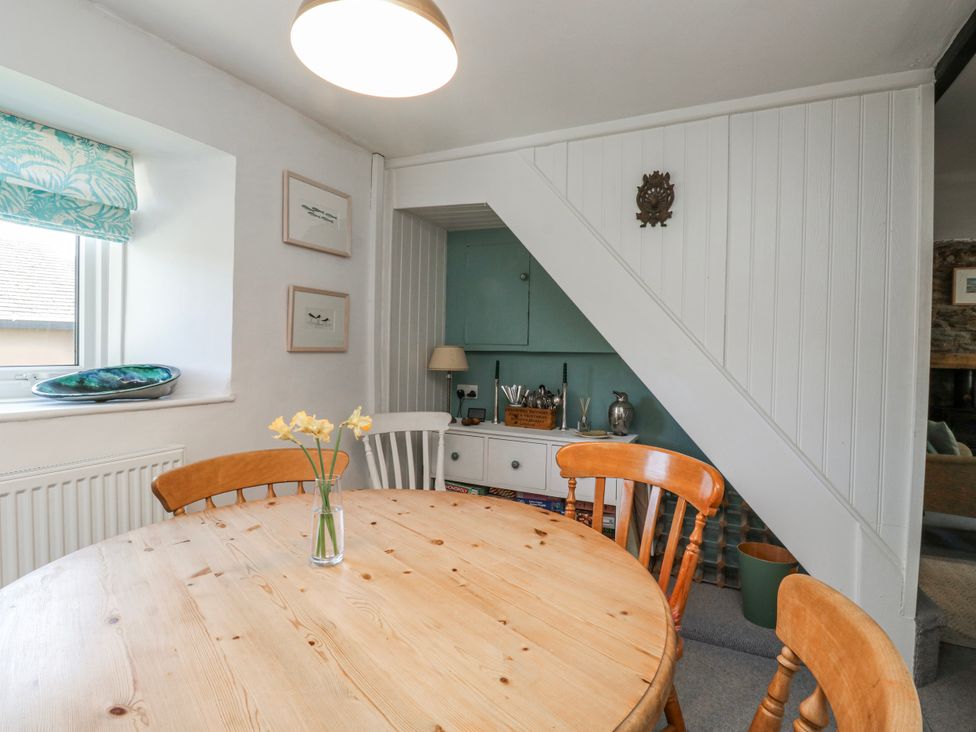 A dining room with a table and chairs at 3 Rock Cottages in Kingston