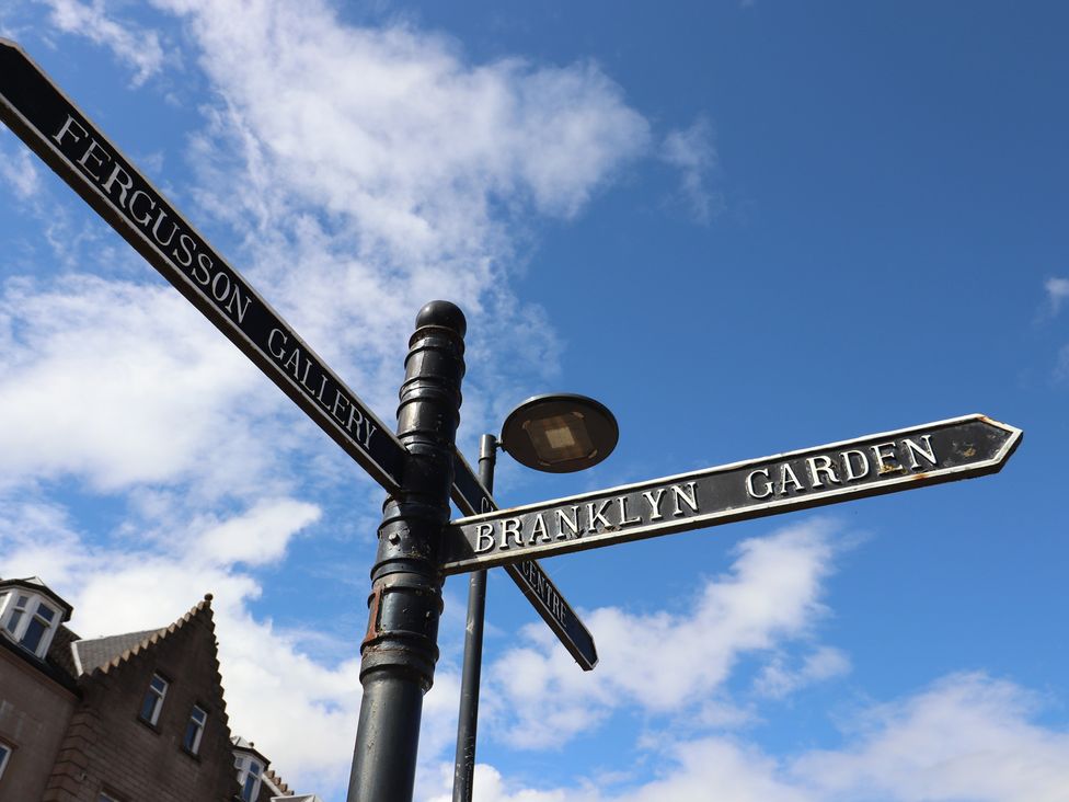 A street sign for Fergusson Gallery and Branklyn Garden