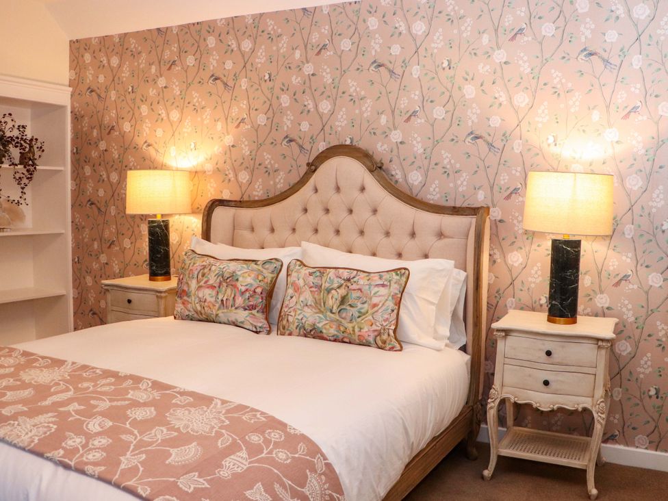 A bedroom with a bed and bedside tables at Paye House - Cromarty