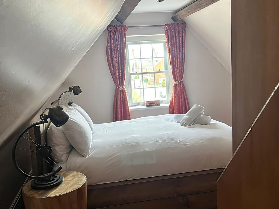 A bedroom with a bed and lamp at Royal Oak House in Motcombe